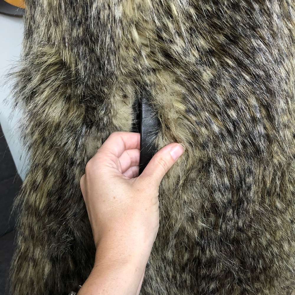 Faux Fur Vest - Picture 4 of 8